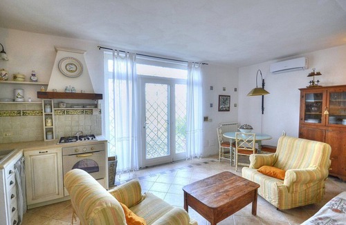 Montalto di Castro House | Casa Micaela A: A welcoming apartment that is part of a villa situated in a quiet location, surrounded by a wonderful garden, with Free WI-FI.