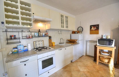 Montalto di Castro House | Casa Micaela B: A welcoming apartment that is part of a villa situated in a quiet location, surrounded by a wonderful garden, with Free WI-FI.