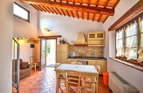 Montefiascone House | Casa Nocetta A: A characteristic and welcoming age-old farm house surrounded by the greenery, with Free WI-FI.