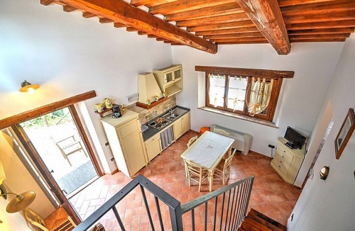 Montefiascone House | Casa Nocetta A: A characteristic and welcoming age-old farm house surrounded by the greenery, with Free WI-FI.