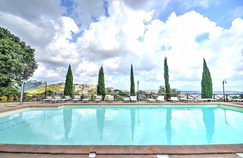 Montefiascone House | Casa Nocetta F: A characteristic and welcoming age-old farm house surrounded by the greenery, with Free WI-FI.