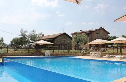 Tarano House | Casa Norberto C, fully refundable with voucher*: A spacious apartment surrounded by meadows and by green hills.
