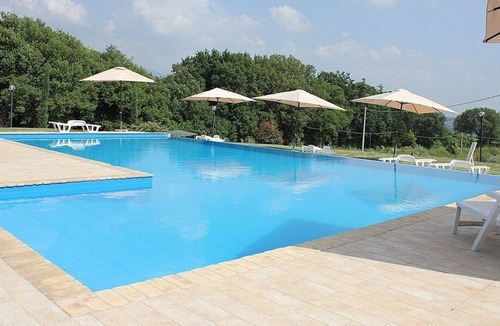 Tarano House | Casa Norberto C, fully refundable with voucher*: A spacious apartment surrounded by meadows and by green hills.