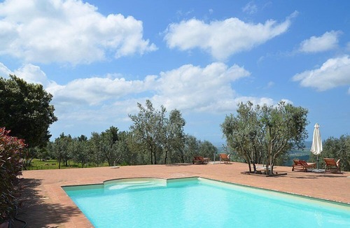 Monterotondo Marittimo House | Casa Ruta D: A characteristic and welcoming apartment surrounded by the greenery, with Free WI-FI.