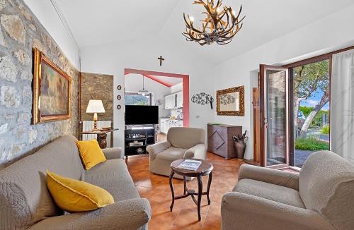 Casone Carpinelli Apartment | Casa Sant'Anna with Pool - In Garfagnana - Happy Rentals