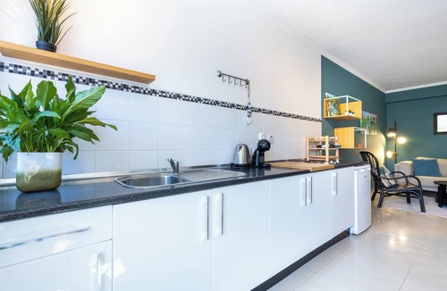 Aljezur Villa | Casa Skip - 4 bedroom villa with lush garden!