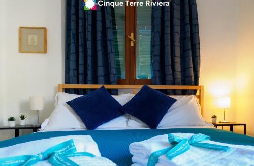 Vernazza Apartment | Casa Teresa with AC and Sea View Balcony