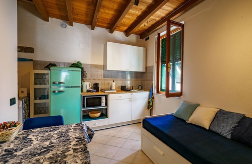Vernazza Apartment | Casa Teresa with AC and Sea View Balcony