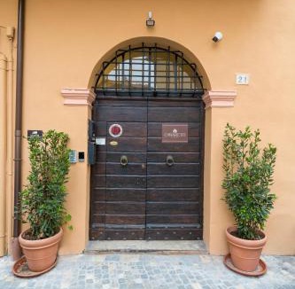 Foligno House | Casaretti Affittacamere - In centro a Foligno, con parcheggio e ampio bagno in camera