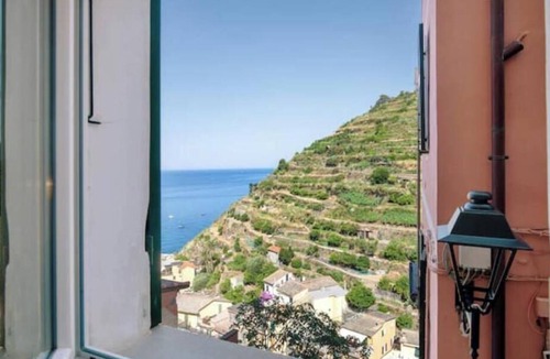 Manarola Apartment | Casestate Home Abroad - Dolphin | Ocean Views and Relaxation in the Heart of Manarola