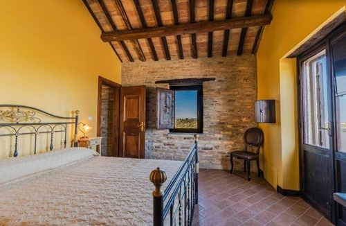 Mosciano Sant'Angelo Bed & Breakfast | Castello di Petecciano