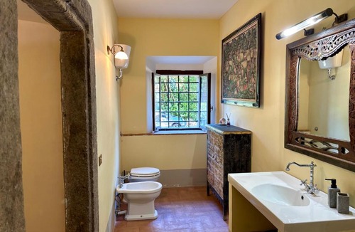 Vetralla House | Castello Vinci Historic Room with Private Bathroom