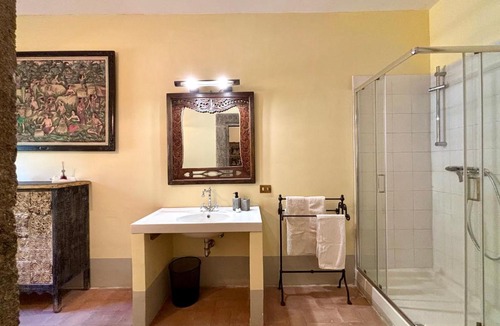Vetralla House | Castello Vinci Historic Room with Private Bathroom