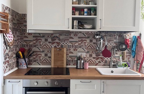 Marta Apartment | Central apartment a stone's throw from the lake "La Vattutella" Marta
