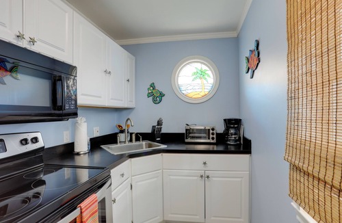 Truman Annex Condo | Central Condo w/Deck & Pool Access in Key West!