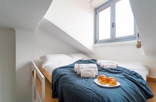 Chinatown Apartment | Central Skyline View Loft - Chinatown & Garibaldi