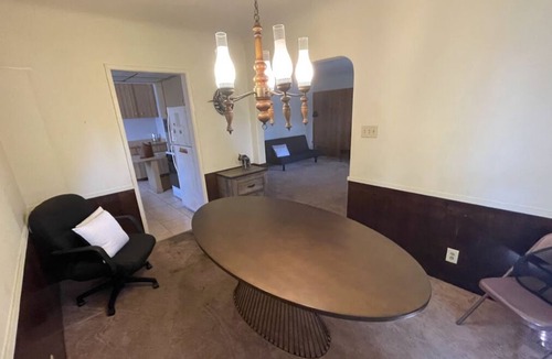 Pico Bed & Breakfast | Centrally located Cozy Santa Monica haven with backyard and parking!
