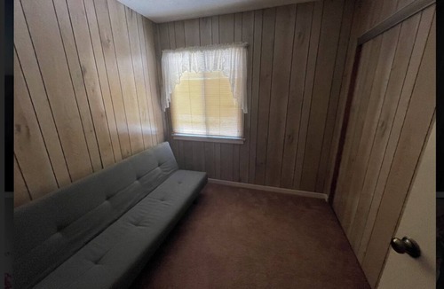 Pico Bed & Breakfast | Centrally located Cozy Santa Monica haven with backyard and parking!