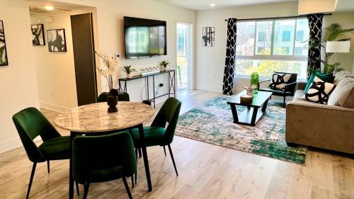 West Los Angeles Apartment | Century City Chic 4 sleep free parking 402