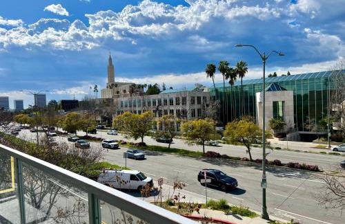 West Los Angeles Apartment | Century City Chic 4 sleep free parking 402