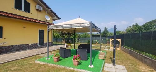 Ortonovo House | Charme rustico con ampio giardino e piscina con due camere