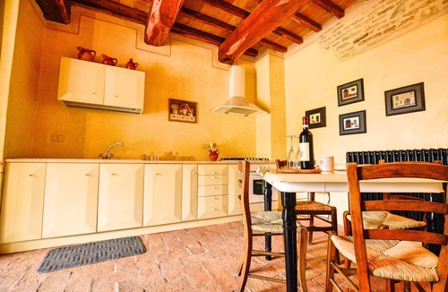 Guzman Apartment | Charming 2-bedroom apartment in a farmhouse near Bevagna with large pool