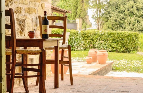Guzman Apartment | Charming 2-bedroom apartment in a farmhouse near Bevagna with large pool
