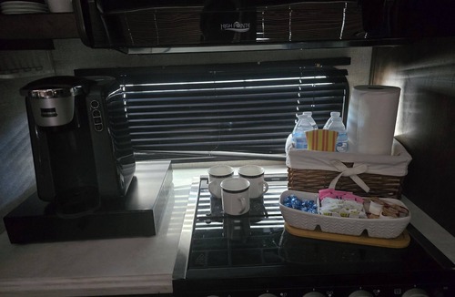 Key Largo Village RV Rental | Charming 2-bedroom campground with , jacuzzi in welcoming Key Largo