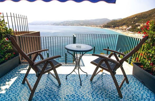 Torre del Mare Apartment | Charming apartment overlooking the sea