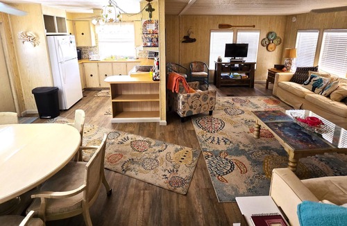 Little Torch Key House | Charming canal front 2-bedroom home with WiFi and AC in Little Torch Key