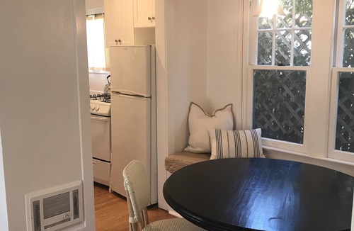 Wilshire Montana Cottage | Charming cottage off Montana Best location