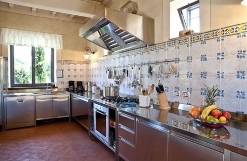 Poppi Villa | Charming Country Manor House Villa With Deluxe Pool