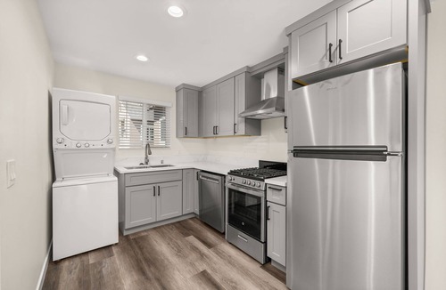 Harbor Apartment | Charming Cozy Studio next to Heartwell Park with AC, W/D in Unit