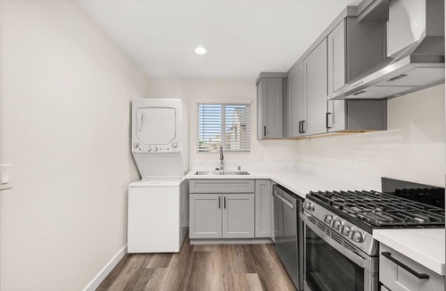 Harbor Apartment | Charming Cozy Studio next to Heartwell Park with AC, W/D in Unit