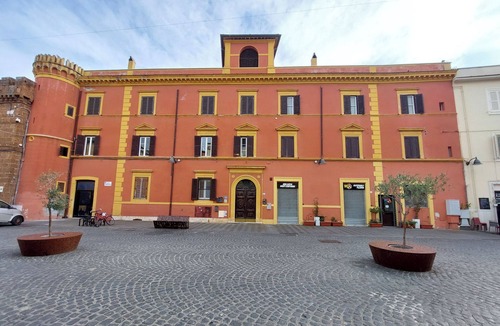 Cerveteri Apartment | Charming Frescoed Apartment in Cerveteri Old Town