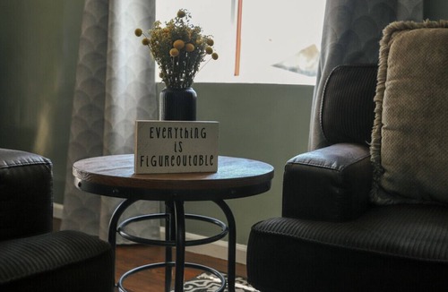 South Redlands House | Charming Getaway | Dog Friendly | King Bed