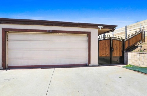 Azusa House | Charming Queen BR1Bath 2PPL/Private Suite - Holiday Home