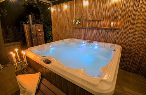 Lucca Villa | Charming small villa with jacuzzi and large garden