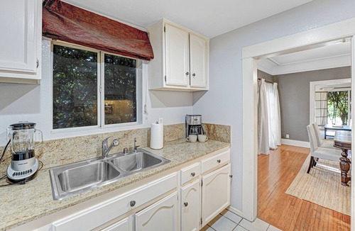 Larchmont Apartment | Charming, spacious suite with hardwood floors, steps to Larchmont Village!