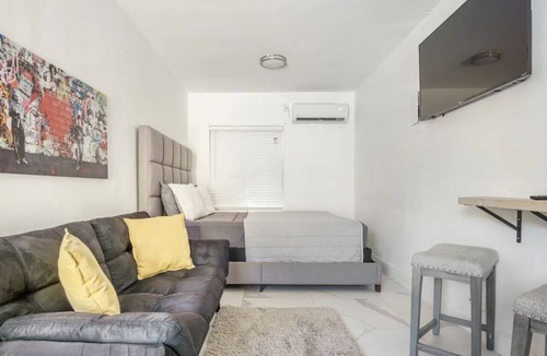 Santa Barbara Estates Apartment | Charming Studio Apartment in Sunny Pompano Beach, Florida - Your Ideal Getaway!