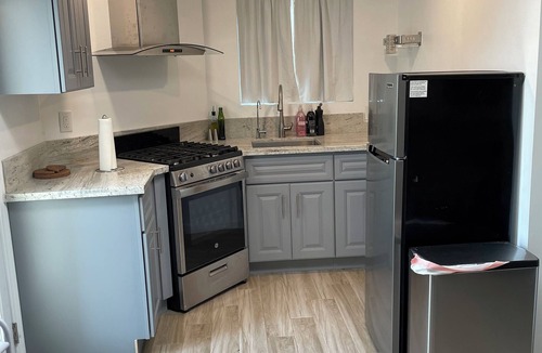 Inglewood Apartment | Charming studio in enchanting Inglewood with AC