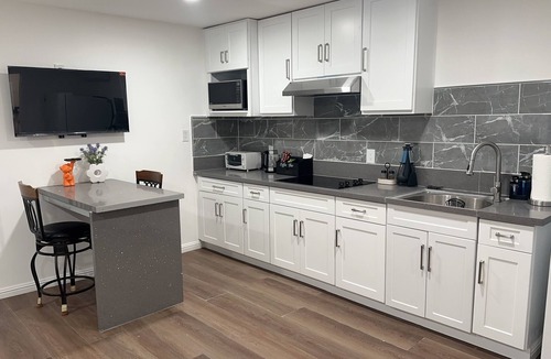Charter Oak Apartment | Charming studio in welcoming Glendora with AC, WiFi & full kitchen