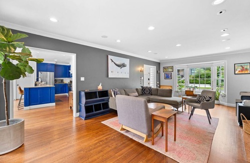 Westwood House | Charming Traditional Westwood 3BR Beautiful Garden