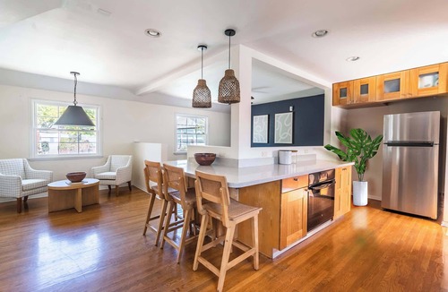 West Los Angeles House | Charming Urban Cottage with Private Pool in West LA