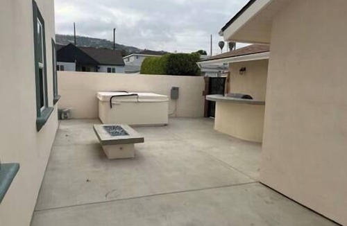 Northwest San Pedro Villa | Cheerful 6-bedroom Villa with hot tub
