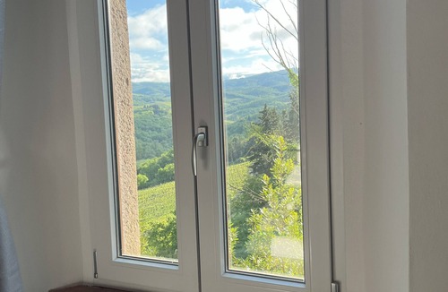Radda in Chianti Apartment | Chianti dreaming in Radda-3 independent bedrooms with private bathroom and TV