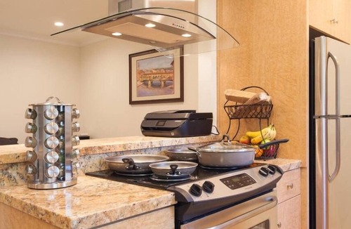 West Hollywood Apartment | Chic 1-bedroom apartment with AC, WiFi in fabulous West Hollywood