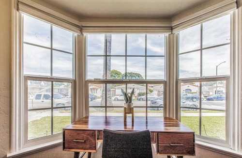 South Wrigley Apartment | Chic 1 Bedroom Apartment - WFH Set Up