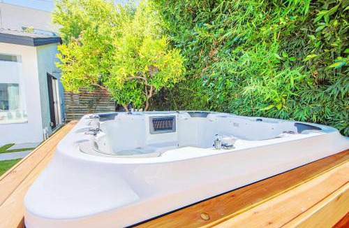 Hollywood House | Chic 6BR West Hollywood Villa with Jacuzzi