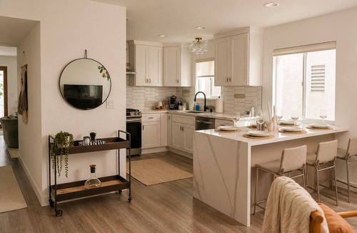 Harbor House | Chic Designer Home, Walkable to Marine Stadium and Minutes to Beach & 2nd Street